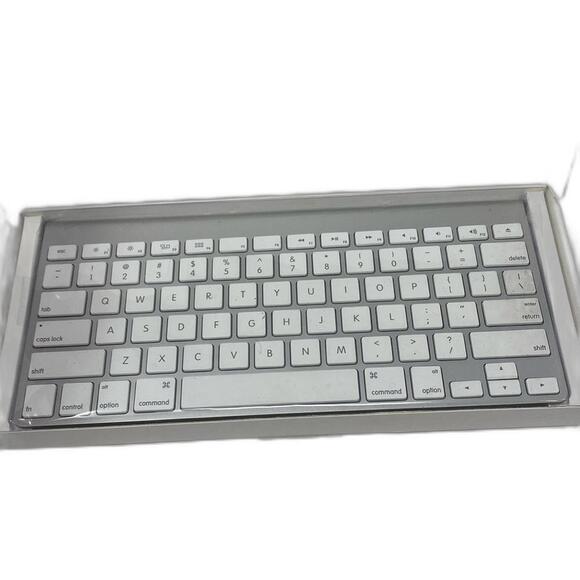Apple Key board - Picture 3 of 4
